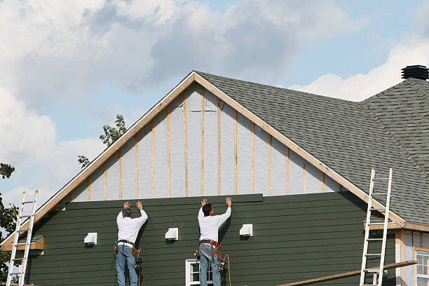 Professional Siding Inspection technician working in Preston, TX